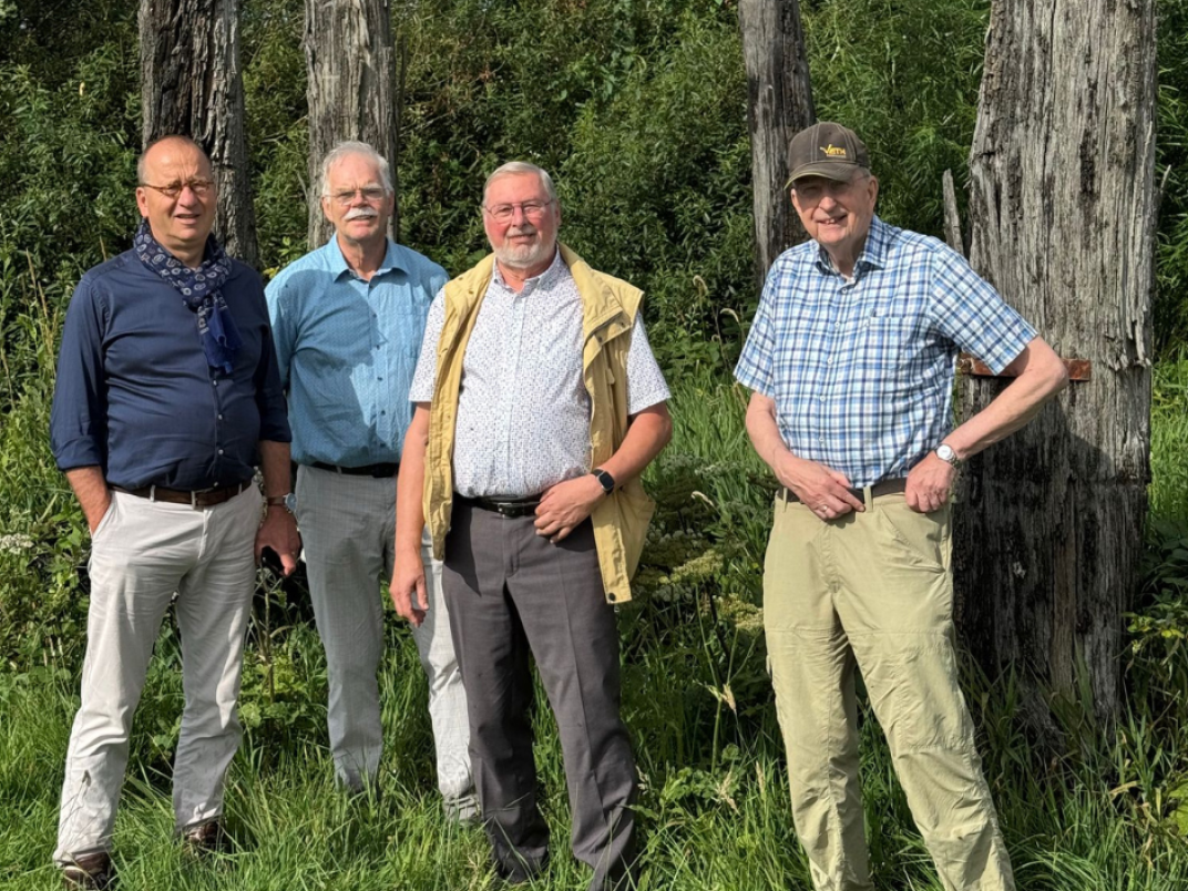 Planetenwandeling door het Alblasserbos bij Wijngaarden.