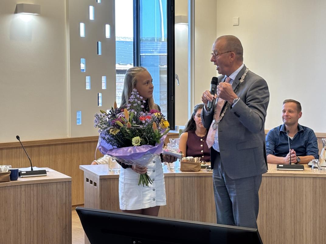 De gemeenteraad neemt afscheid van de kinderburgemeester