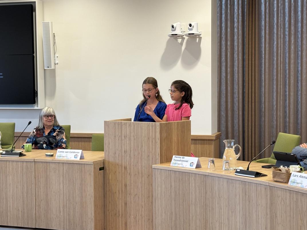 De gemeenteraad neemt afscheid van de kinderraad